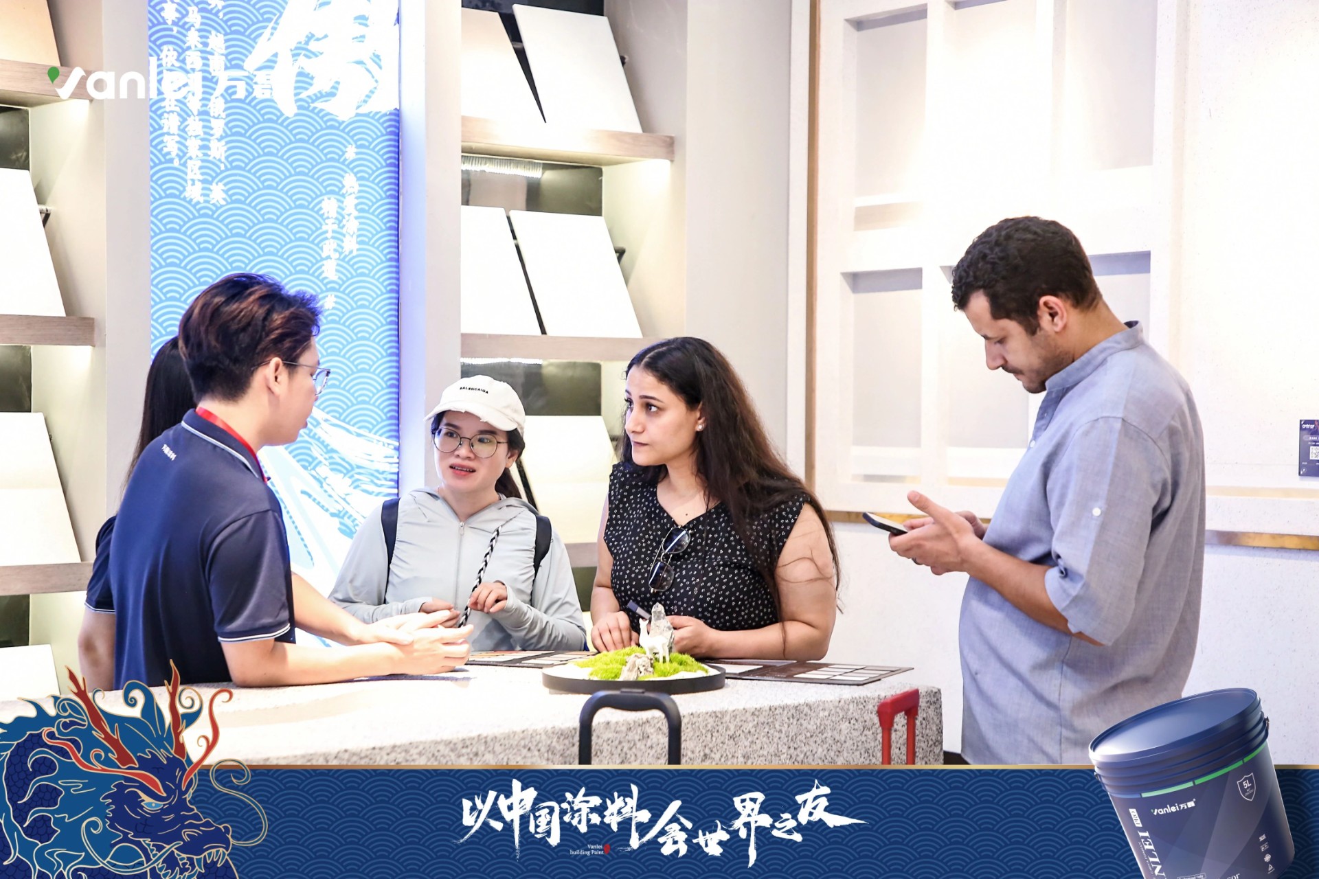 七年蟬聯(lián)展館人氣王！萬(wàn)磊涂料，以中國(guó)涂料，會(huì)世界之友