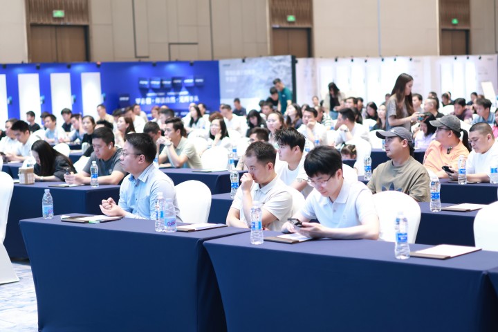一場(chǎng)發(fā)布會(huì)，一場(chǎng)千人狂歡嘉年華 | 2025萬(wàn)磊廣佛千人行完滿成功