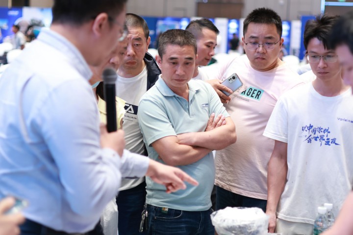 一場(chǎng)發(fā)布會(huì)，一場(chǎng)千人狂歡嘉年華 | 2025萬(wàn)磊廣佛千人行完滿成功