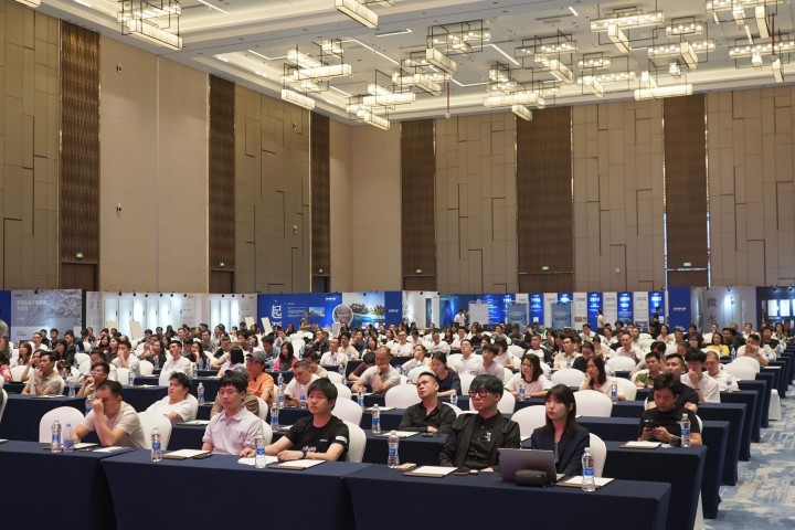 一場(chǎng)發(fā)布會(huì)，一場(chǎng)千人狂歡嘉年華 | 2025萬(wàn)磊廣佛千人行完滿成功