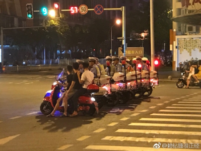 “警叔叔陪你一起等紅綠燈”“不敢動(dòng)？”-萬磊藝術(shù)涂料江蘇動(dòng)起來